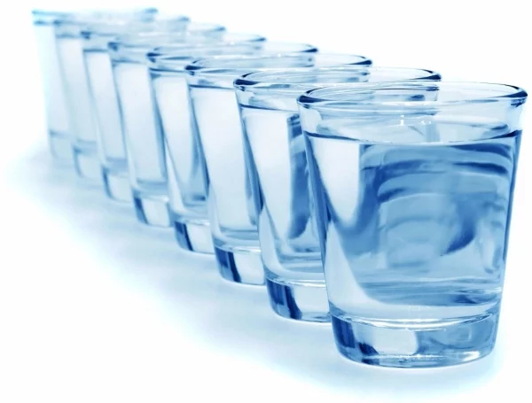 destilliertes Wasser trinken - gesundes Leben