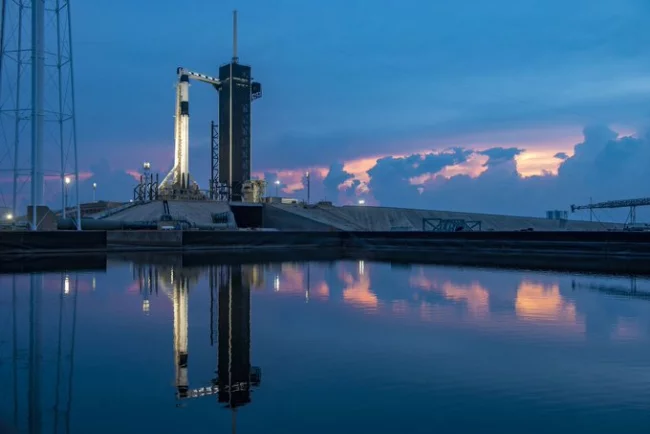 SpaceX Elon Musk Falcon-9-Rakete startbereit gute Wetterbedingungen erster bemannter Flug zur ISS