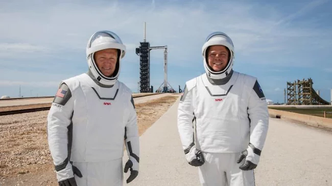 SpaceX Elon Musk Raketenstart erster bemannter Flug zur ISS zwei Astronauten Doug Hurley Bob Behnken