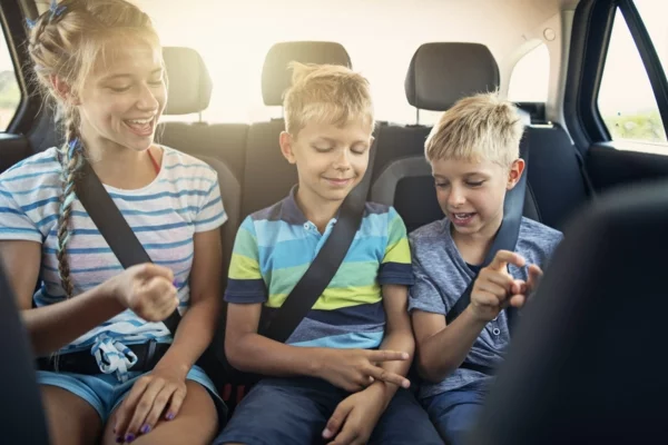 Kurztrip mit Kind Tipps Autoreisen mit Kindern Geschwister