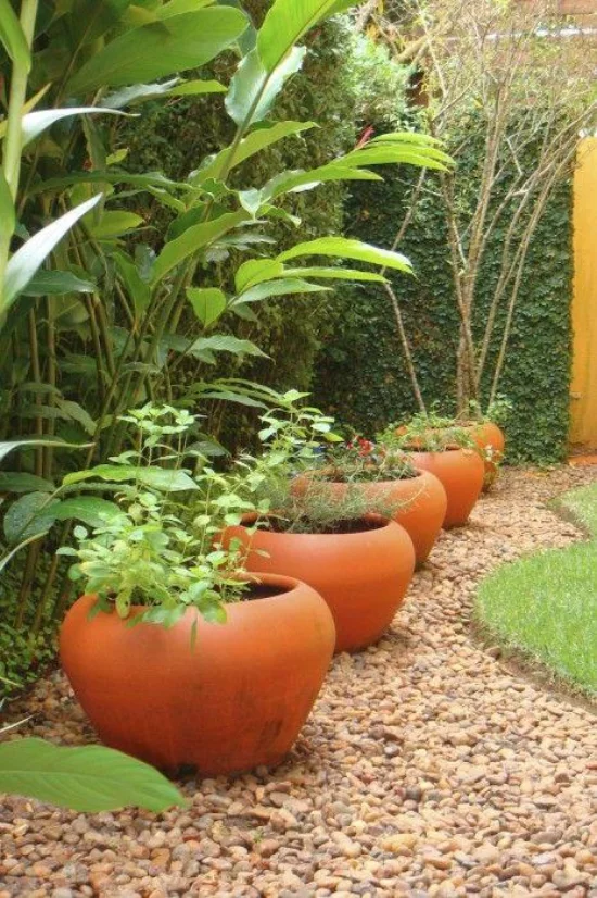 Gartengestaltung - verschiedene braune Nuancen