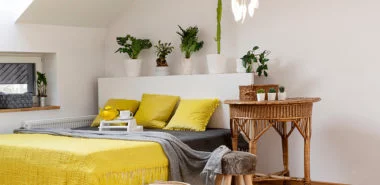 Inspirierende Schlafzimmer Ideen in leuchtendem Gelb und kühlem Grau