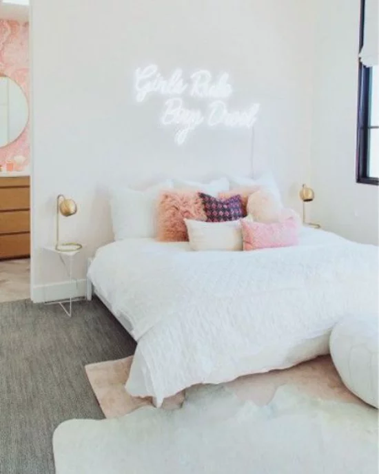 Mädchenzimmer modern und praktisch gestaltet Lichteffekte an der Wand beliebte Bettbeleuchtung für Teenies