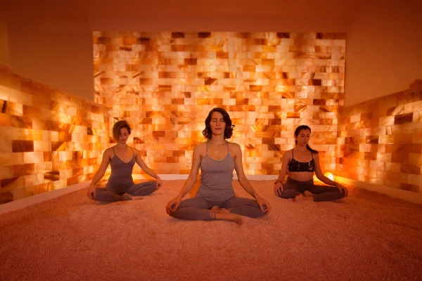 Salzgrotte Yoga im Raum - tolle Ideen