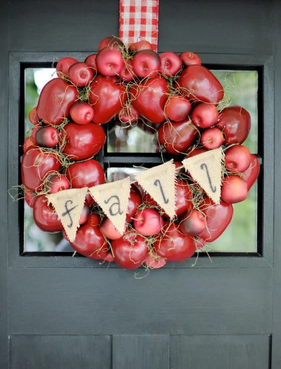 Türkranz mit Äpfeln basteln rote Äpfel Schleife schöne Herbstdeko
