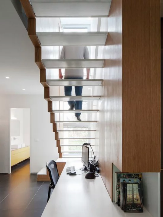 Arbeitsecke unter der Treppe kleines office modern und praktisch gestaltet hervorragende Idee