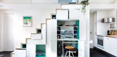Arbeitsecke unter der Treppe – clevere Gestaltungsmöglichkeiten für ein kleines Homeoffice
