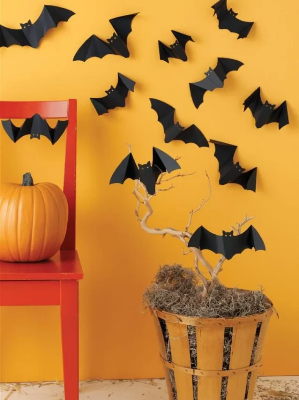 Fledermaus basteln mit Kindern zu Halloween – 50 bezaubernde Ideen und Anleitungen wand deko fledermäuse orange