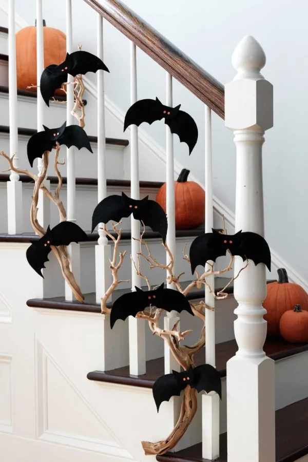 Fledermaus basteln mit Kindern zu Halloween – 50 bezaubernde Ideen und Anleitungen zweig treppen deko ideen