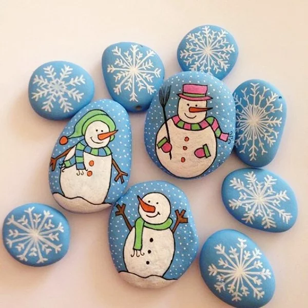 Steine bemalen zu Weihnachten – künstlerische Ideen und Tipps für eine festliche Winterdeko schneeflocken und eismänner deko