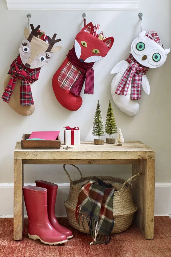 Winterdeko basteln zu Weihnachten nikolaus stiefel socken deko geschenke tiere waldtiere