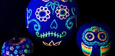 Leuchtfarbe selber machen - zwei einfache Methoden und 39 Ideen zu Halloween