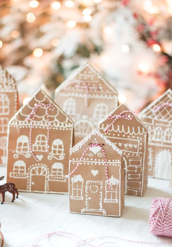 Lebkuchenhaus basteln zu Weihnachten – festliche Ideen, Rezept und Anleitung papptüten dorf deko ideen