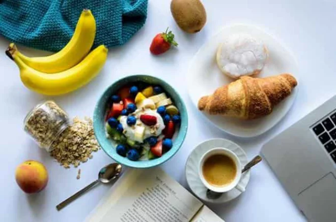 Stoffwechseldiät Easy-Body-System gesundes Frühstück eine Tasse Kaffee den Stoffwechsel ankurbeln