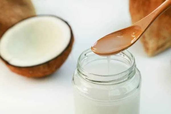 Was hilft gegen Juckreiz jukende Haut Kokosnussöl