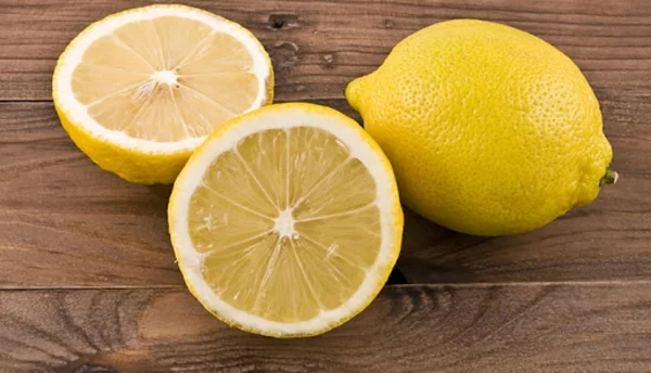 Was hilft gegen Juckreiz jukende Haut Zitronen