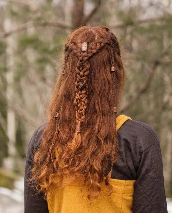 Wikinger Frisuren für Damen und Herren, inspiriert von der nordischen Kultur rote haare damen zopf schön