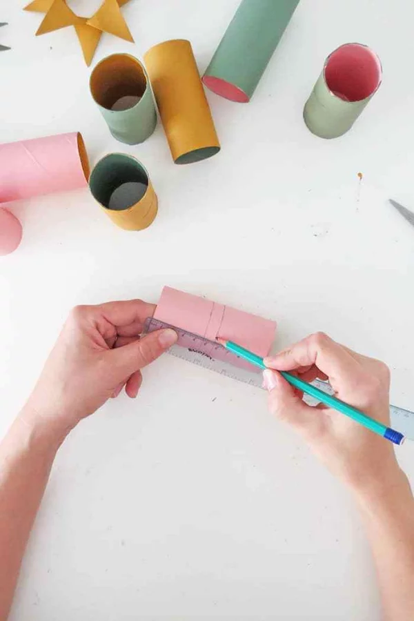 Basteln mit Toilettenpapierrollen zu Weihnachten – kreative Upcycling Ideen und Anleitung tutorial sterne anleitung zeichnen