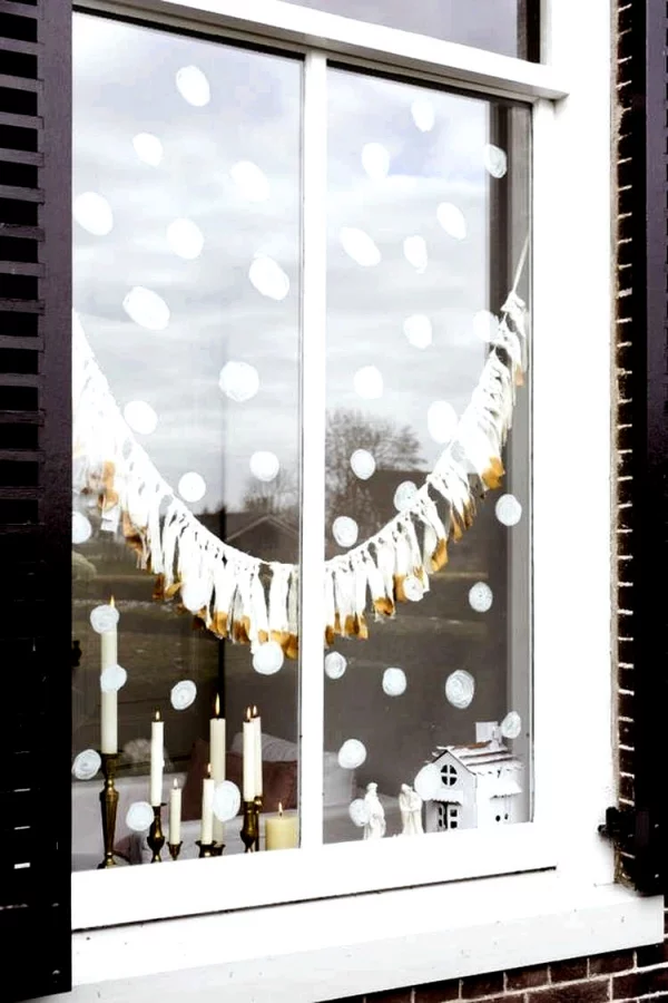 Fensterbilder basteln zu Weihnachten – zauberhafte Ideen und Anleitungen schneeflocken einfach rund deko