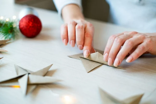 Nachhaltige Weihnachtsgeschenke 12 Ideen Papiersterne falten