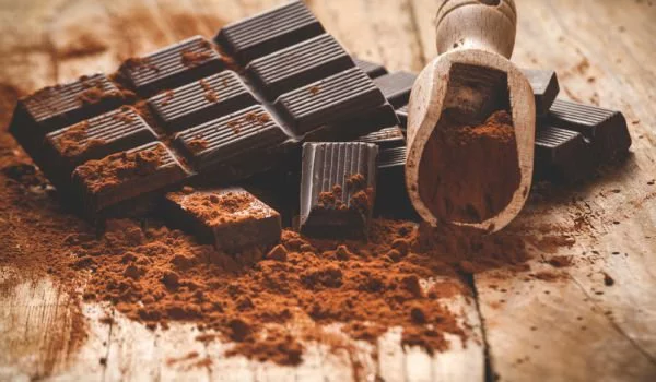strahlende Gesichtshaut gesunde Lebensmittel Zartbitterschokolade essen 70 Prozent Kakao