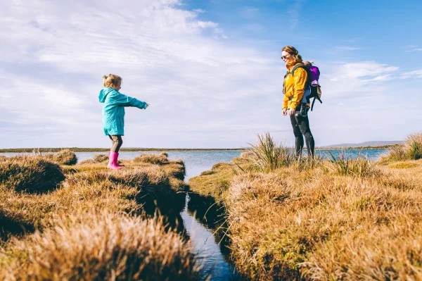 Frühling mit einem Osterspaziergang begrüßen – frische Ideen für die ganze Familie mut und hoffnung wald ausflug