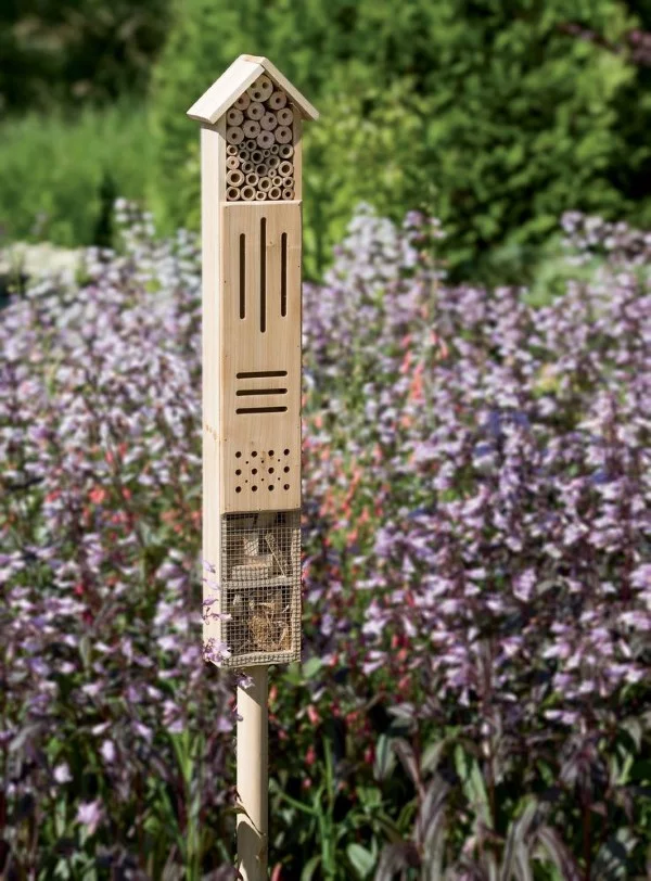 Originelle und praktische Geschenkideen für Gartenbesitzer im Frühling insektenhotel garten