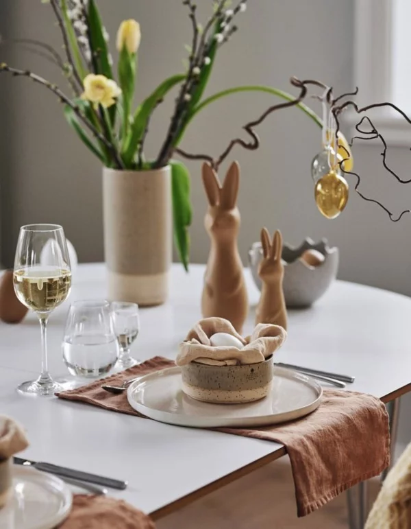 Tischdeko zu Ostern Ostertisch eindecken und dekorieren
