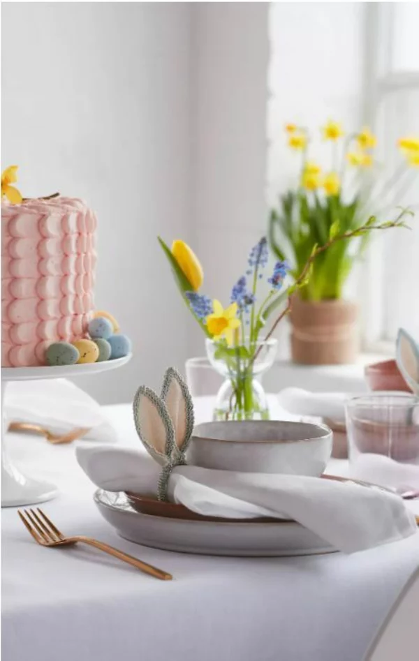 Tischdeko zu Ostern schaffen Tisch eindecken Ostertisch