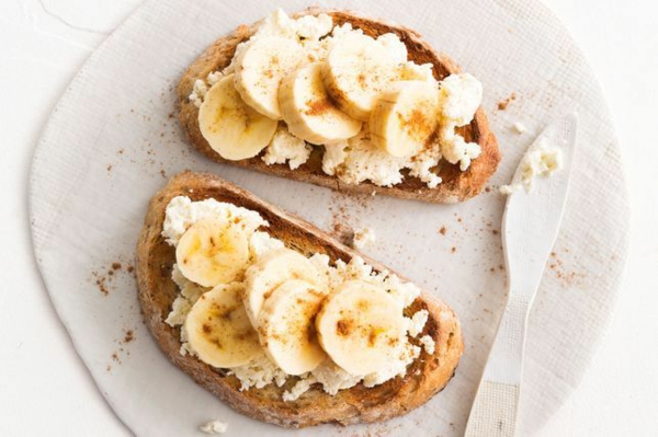 schnelle frühstücksideen ricotta banane toast