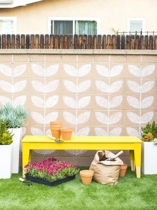 Gartenbank dekorieren – Ideen und Tipps für ein zauberhaftes Gartengefühl sommer deko ideen bunt