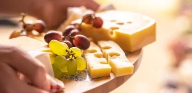 Käseplatte dekorieren – Tipps für eine köstliche Vorspeise