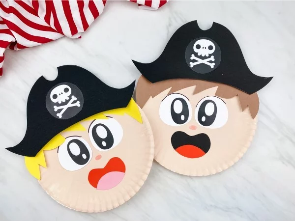 Piratenhut basteln mit Kindern – coole Ideen für Ihre nächste Kostümparty pappteller kinder masken