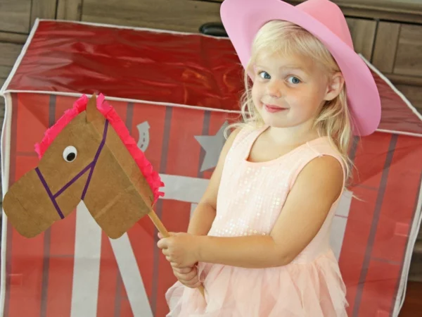 Steckenpferd basteln Kinderspielzeug selber machen Pferd