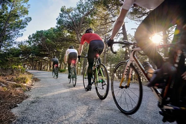 Fahrradbekleidung – kleine Kaufberatung für Hobby- und Profi-Radfahrer gruppe radfahren tour