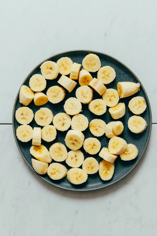 Bananen in Scheiben schneiden und einfrieren Nice Cream Rezept