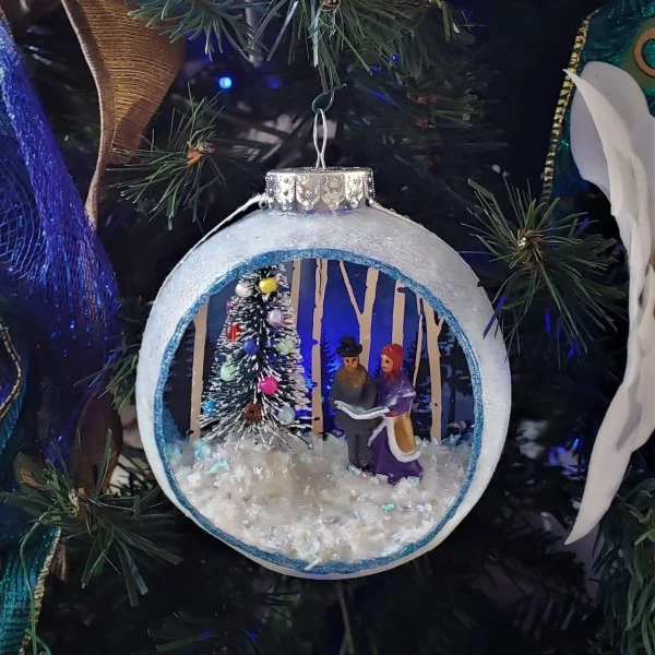 Diorama bauen – kreative Ideen und Tipps für Künstler und Bastler weihnachten baum schmuck