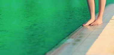 Warum kann das Poolwasser grün sein? - 3 der häufigsten Gründe dafür