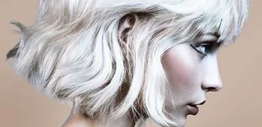 Silberne Haarfarbe- der außergewöhnliche Haarfarben-Trend 2021