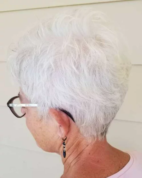 frisuren für frauen ab 70 kurze haare weiße haare
