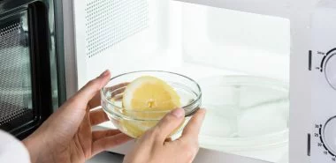 Wie kann man eine Mikrowelle reinigen? - 5 einfache Reinigungsmethoden mit Hausmitteln