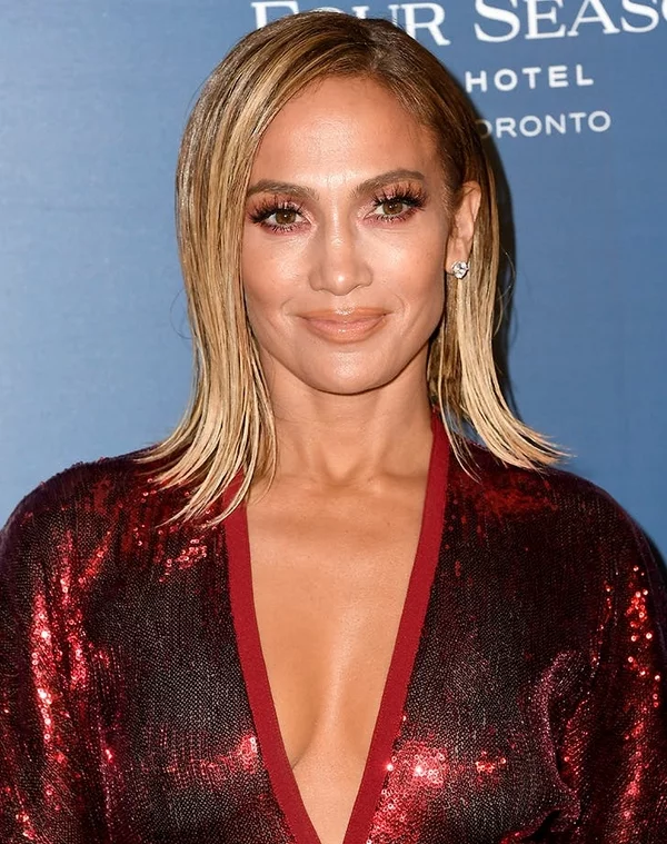 13 schmeichelhafte Haarschnitte für quadratische Gesichter Jennifer Lopez