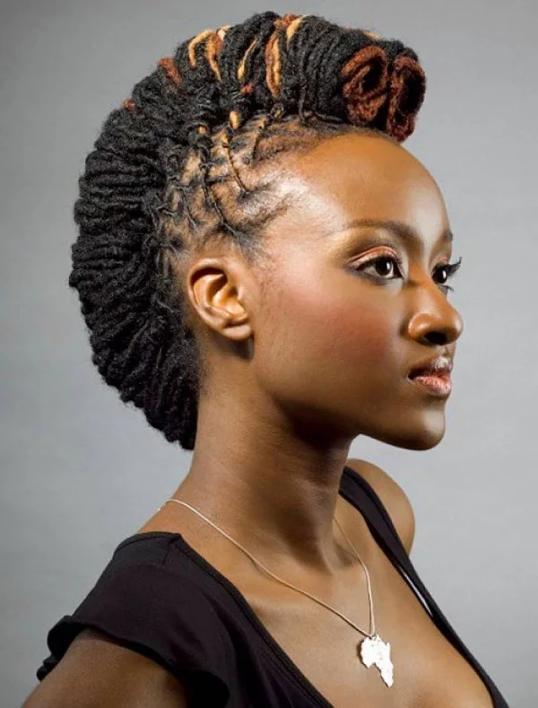 Afro Frisuren im Überblick – Styling Ideen und Pflegetipps faux mohawk mit zöpfen