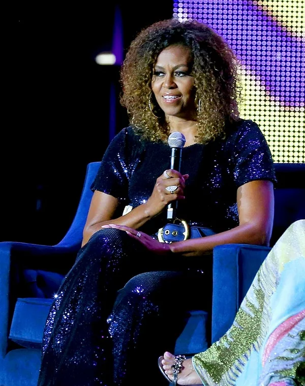 Frisuren für eckige Gesichter 13 schmeichelhafte Haarschnitte für quadratische Gesichter Michelle Obama