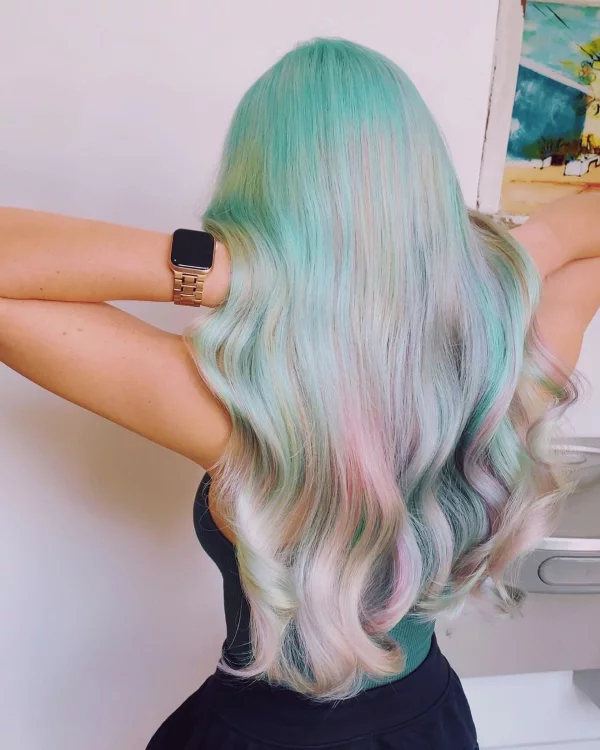 Holographic Hair – die Holo Technik ist Farbtrend Nr. 1 mermaid haar trend