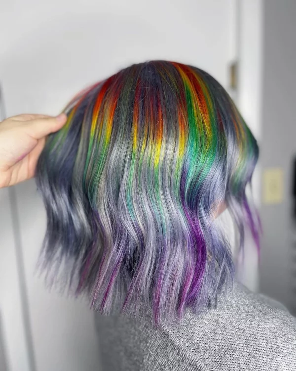 Holographic Hair – die Holo Technik ist Farbtrend Nr. 1 regenbogen graue silber haare