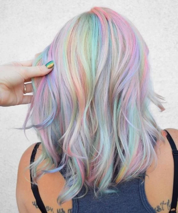 Holographic Hair – die Holo Technik ist Farbtrend Nr. 1 schöne regenbogen haare