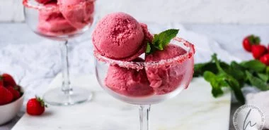 Eisrezepte mit Erdbeeren oder wie man (veganes) Eis selber machen kann