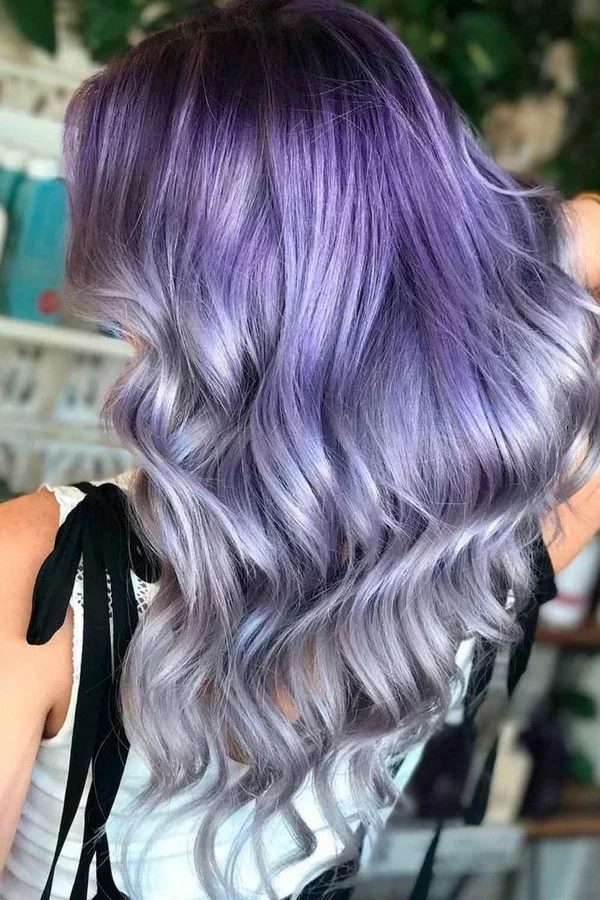 lila und graue Haarfarbe kombinieren Haatrends lange Haare