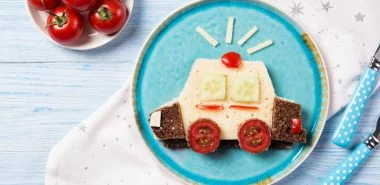 42 Dekoideen, wie das Basteln mit Kindern zum kreativen Teller Anrichten wird